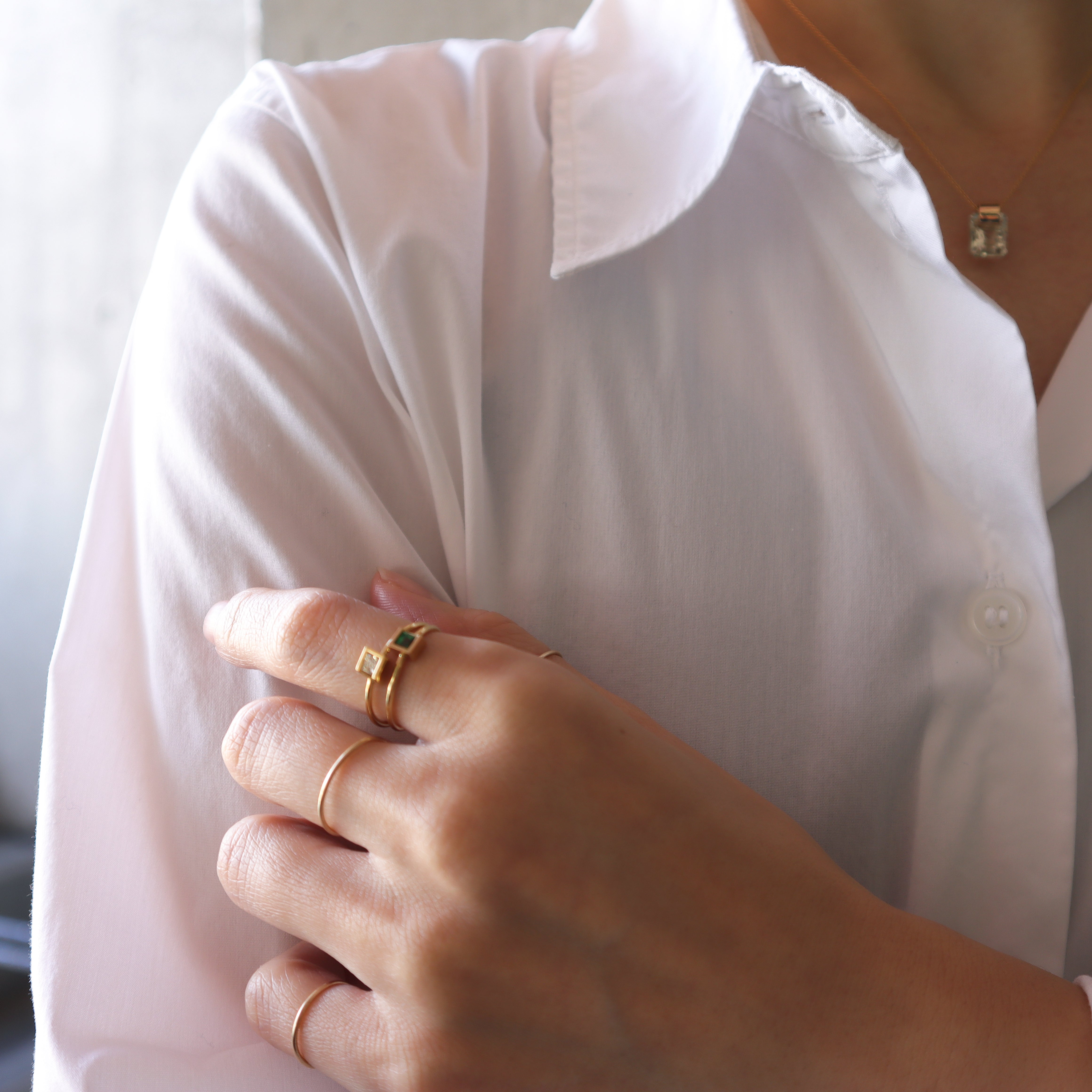 Iridescence Ring / <br> Green garnet (K18)
